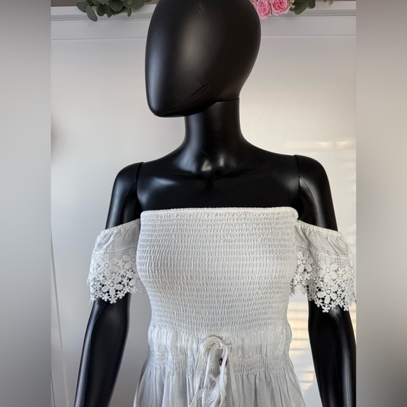 Elegant White Lace Off-Shoulder Dress - Picture 2 of 5